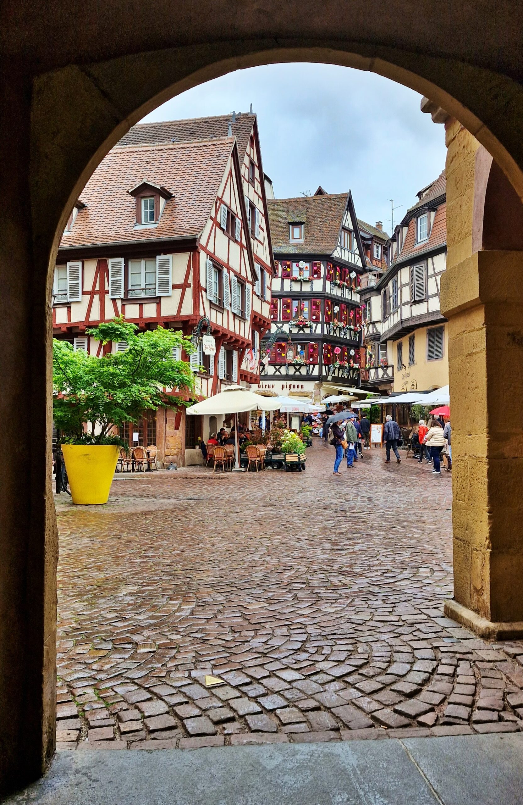 Plaza-de-la-antigua-Colmar
